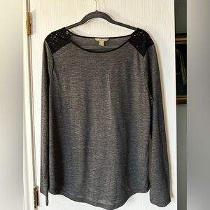 Long sleeve shirt with lace detail shoulder Banana Republic women’s size XL